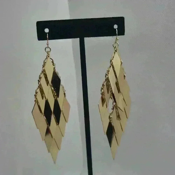 Vintage Gold-toned metal mesh Dangle chandelier style earrings - Picture 13 of 16